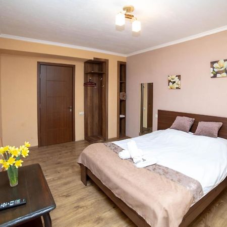 Guest House Kavkasioni 33 テラヴィ エクステリア 写真