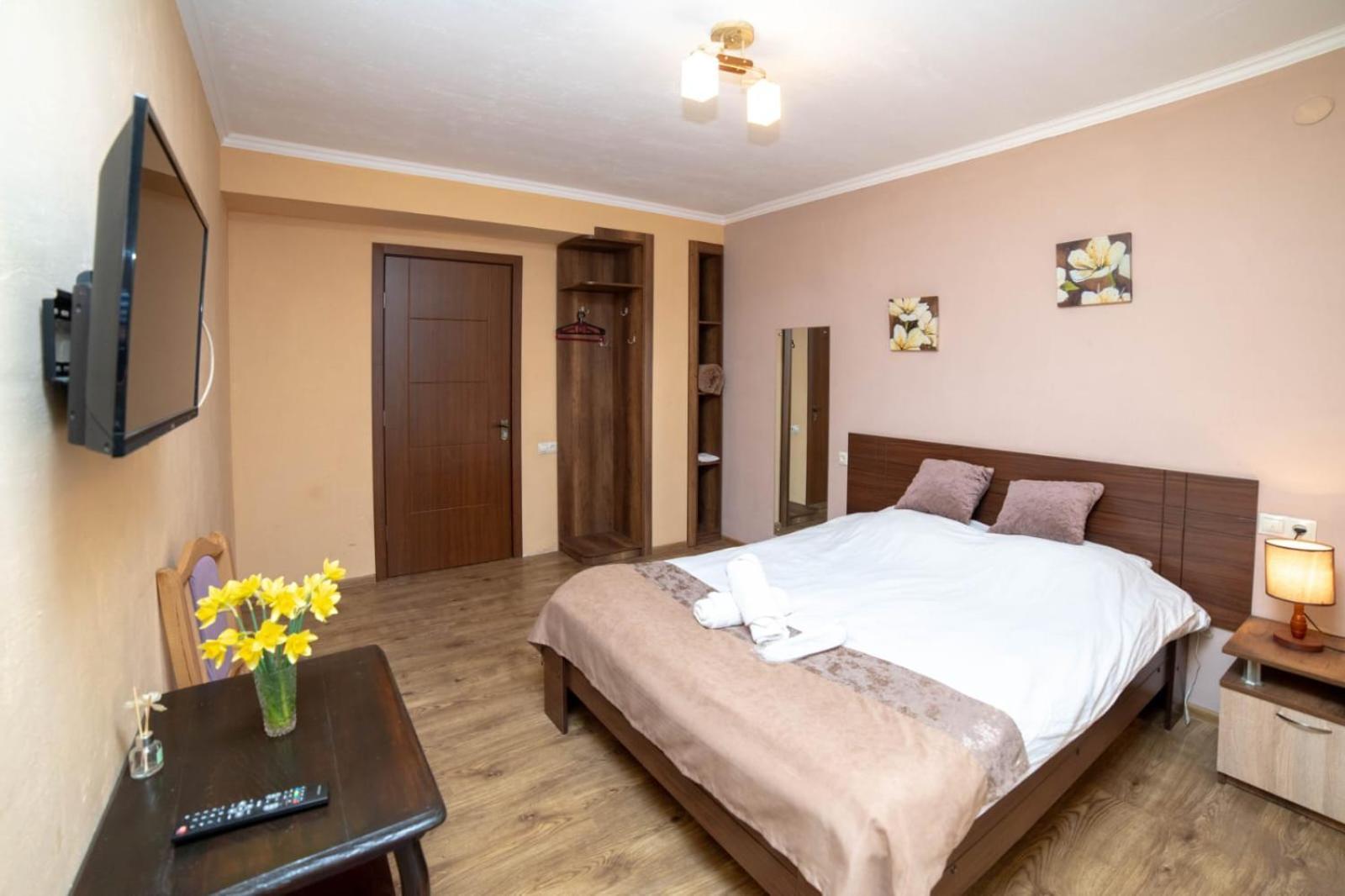 Guest House Kavkasioni 33 テラヴィ エクステリア 写真