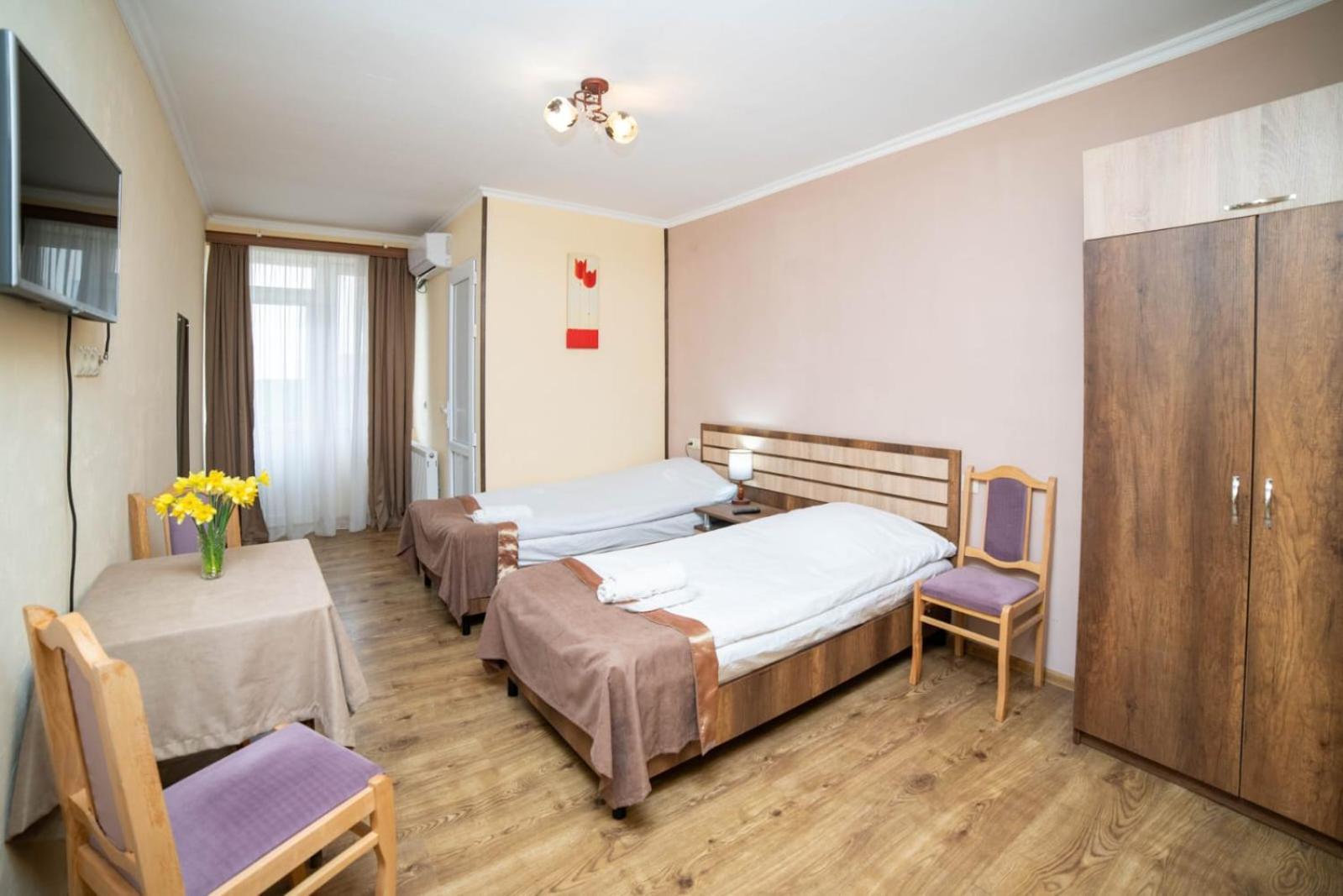 Guest House Kavkasioni 33 テラヴィ エクステリア 写真