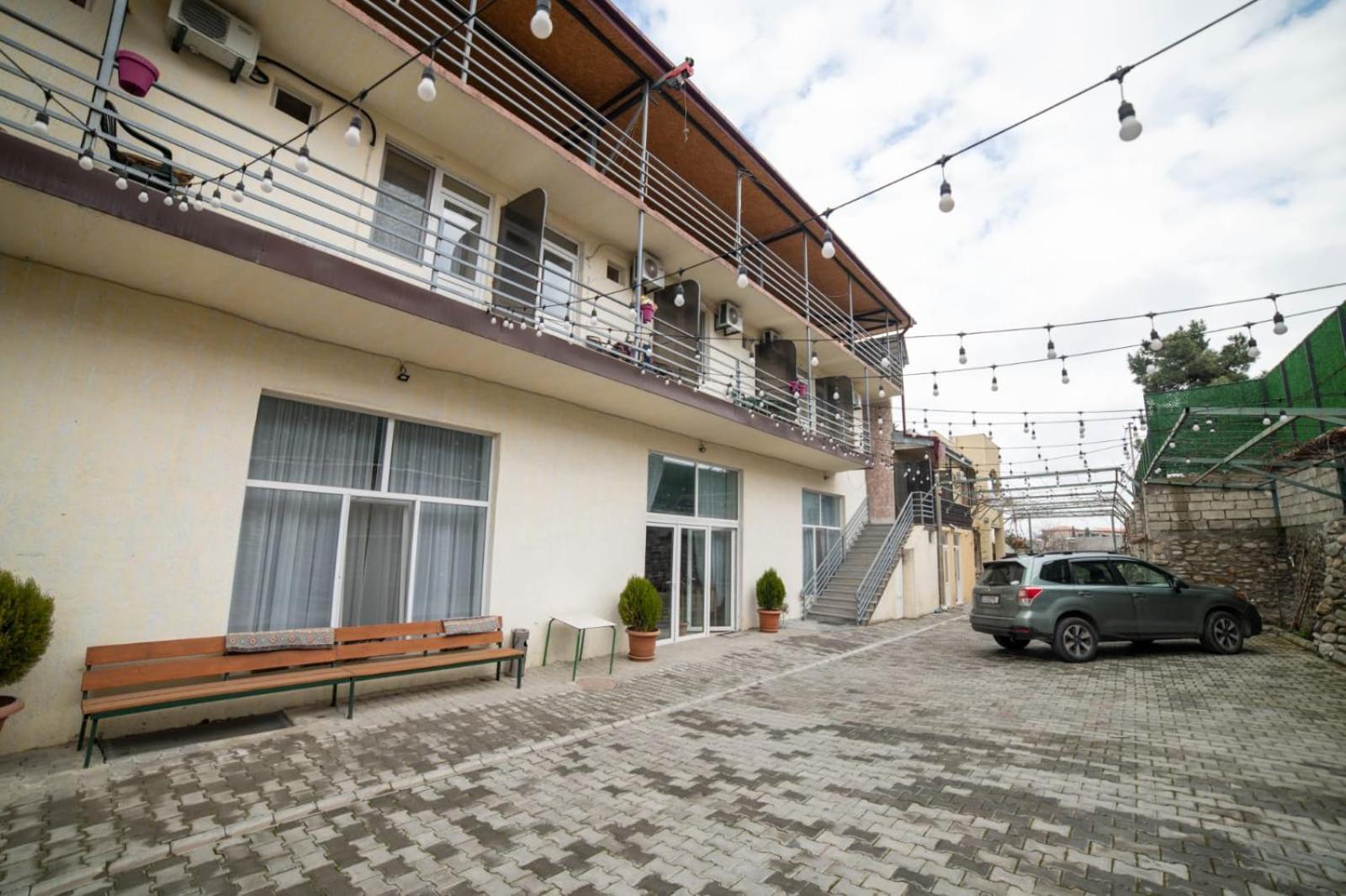 Guest House Kavkasioni 33 テラヴィ エクステリア 写真