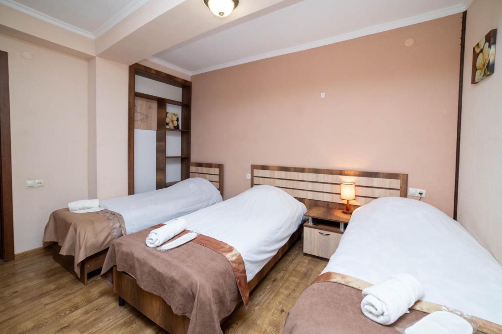 Guest House Kavkasioni 33 テラヴィ エクステリア 写真