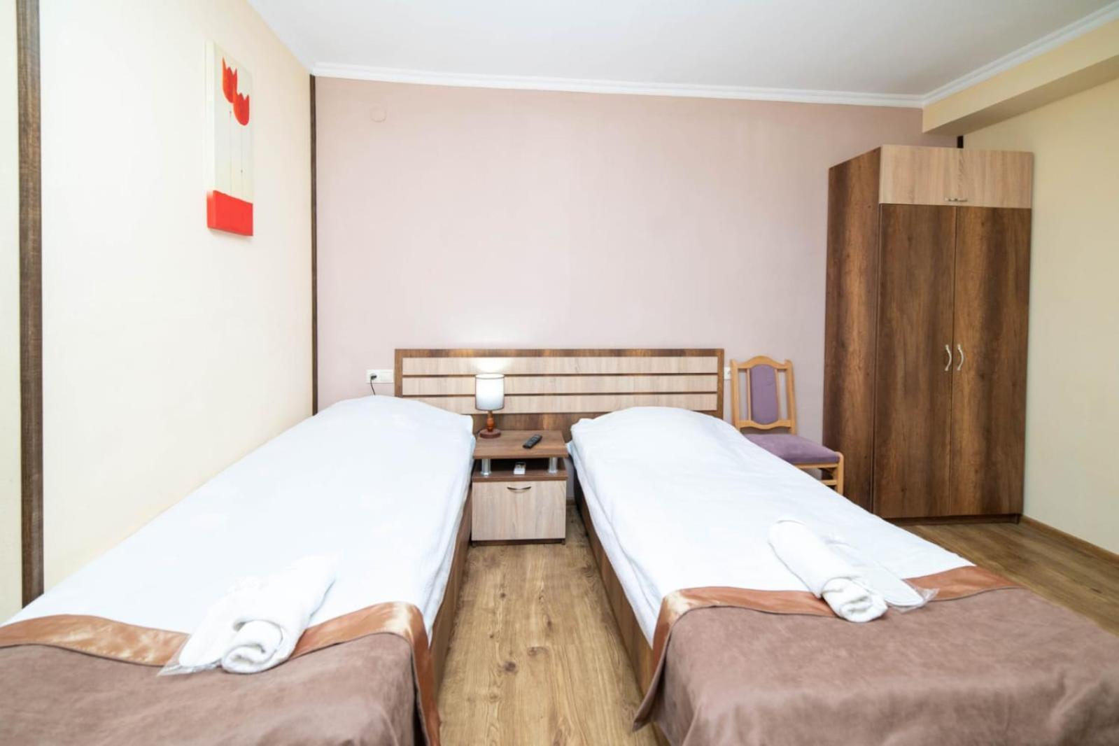 Guest House Kavkasioni 33 テラヴィ エクステリア 写真
