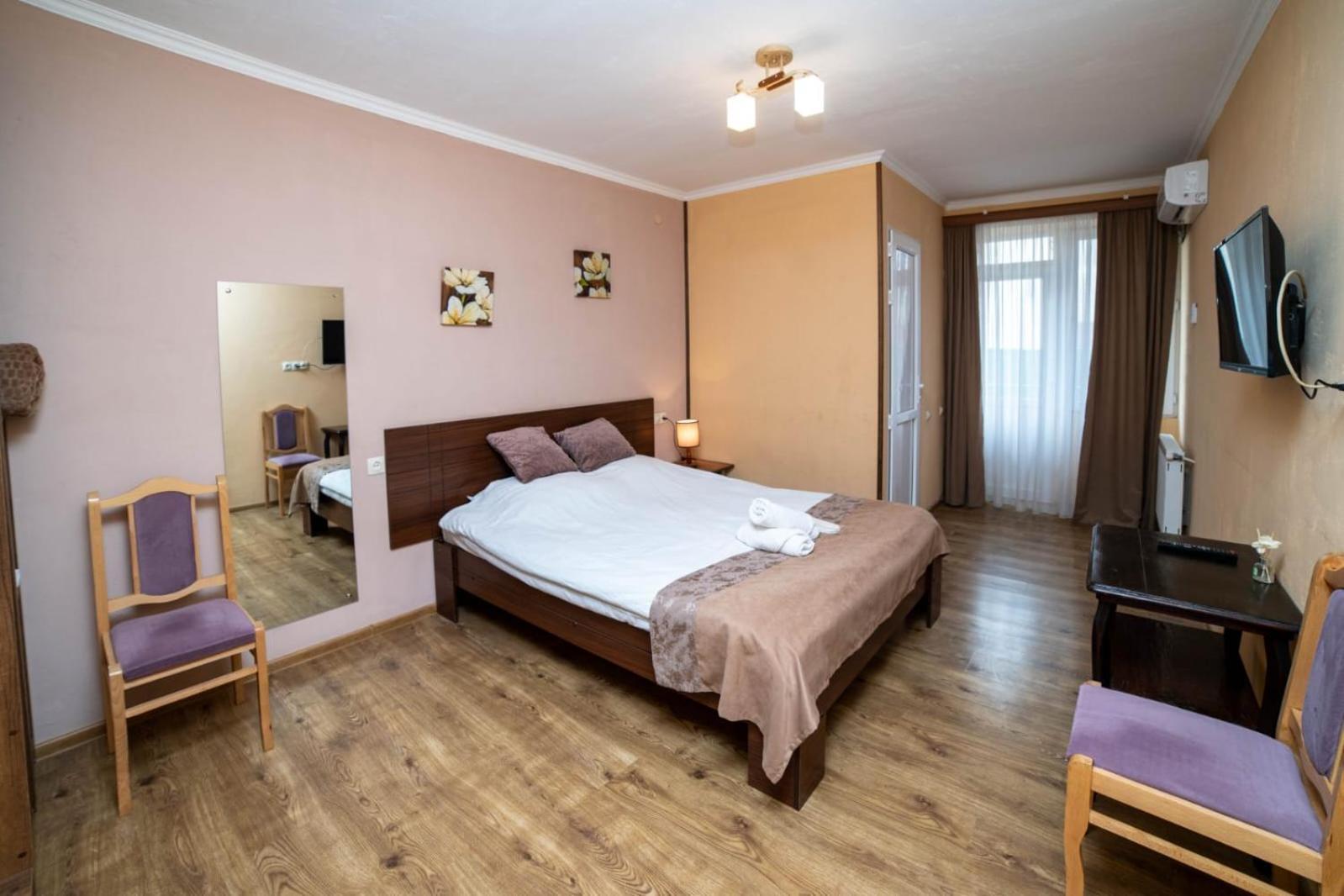 Guest House Kavkasioni 33 テラヴィ エクステリア 写真