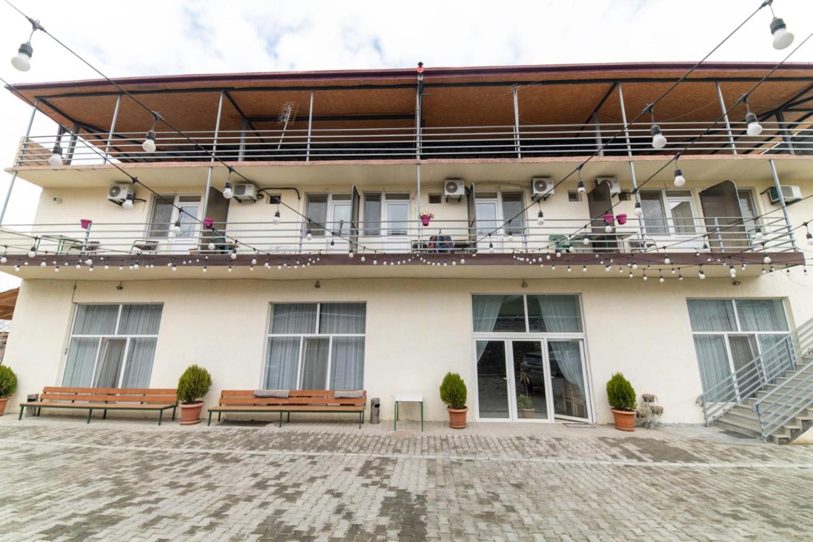 Guest House Kavkasioni 33 テラヴィ エクステリア 写真