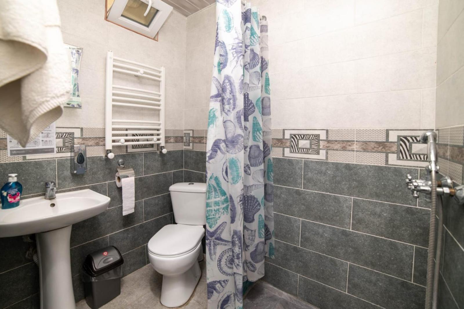 Guest House Kavkasioni 33 テラヴィ エクステリア 写真