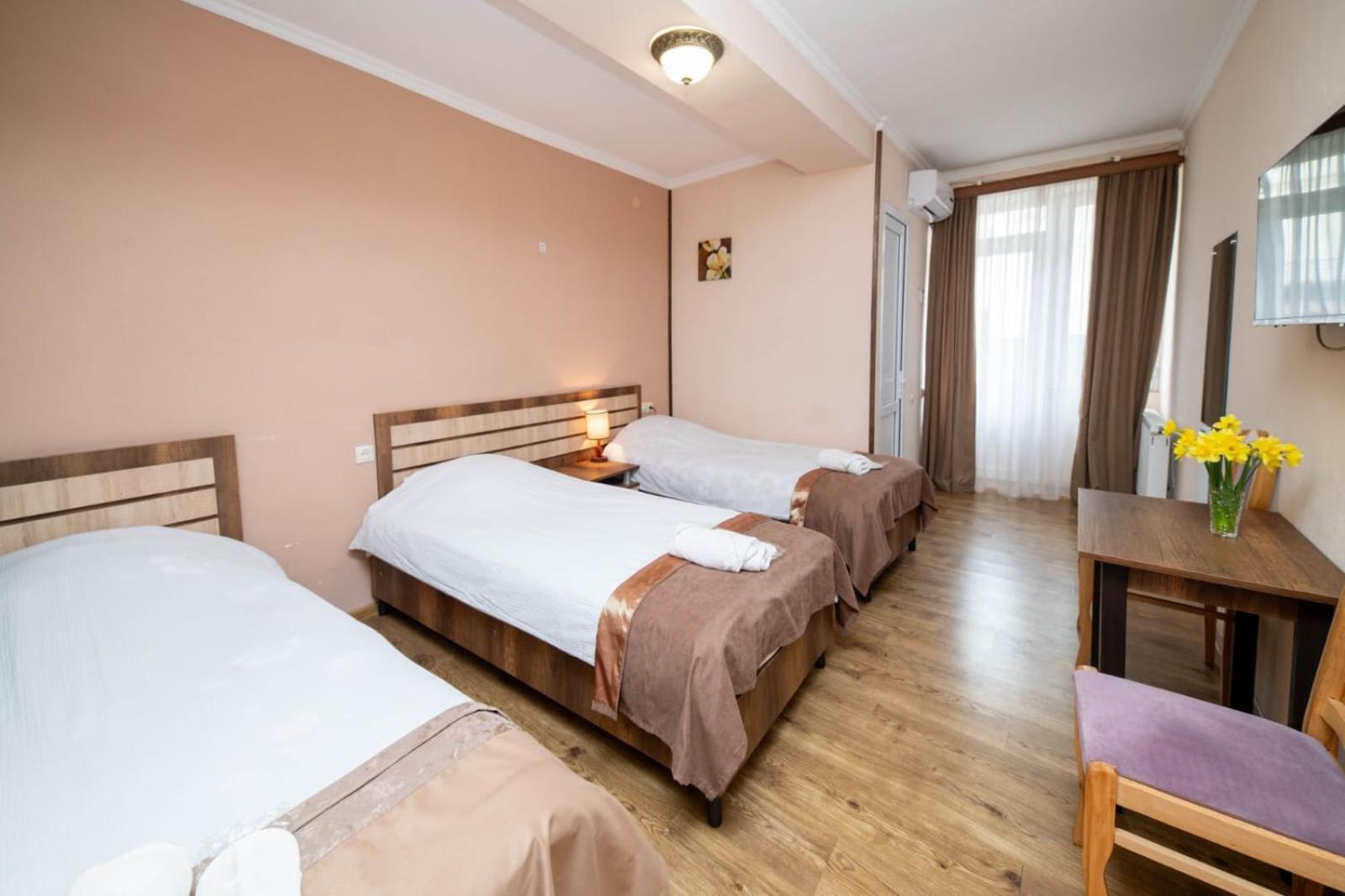 Guest House Kavkasioni 33 テラヴィ エクステリア 写真